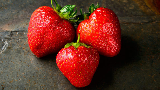 R Amazing Fruits - Strawberries