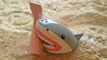 Salt and Pepper Pots R Amazing! - Shark and Leg