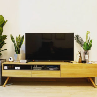 Living Room Dilemmas R Amazing! - TV on a stand vs TV on the wall
