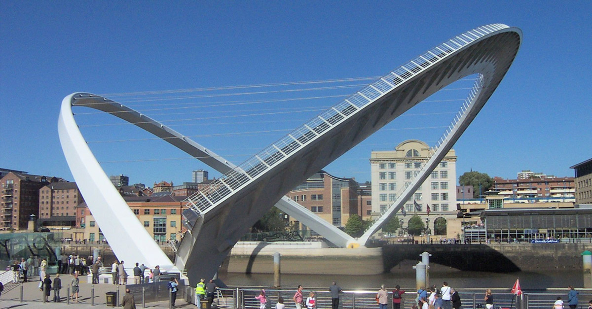 Amazing Bridges - The Gateshead Millennium Bridge