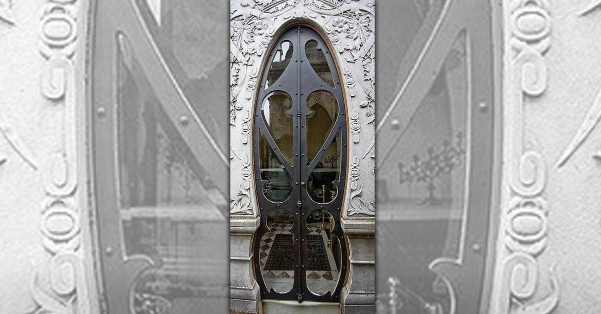 Amazing Doors - Metal Rocket Shaped Door